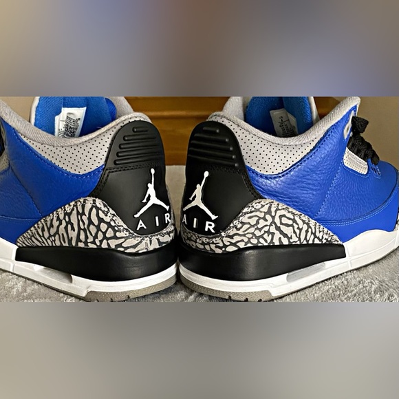 Jordan 3s - Picture 4 of 8